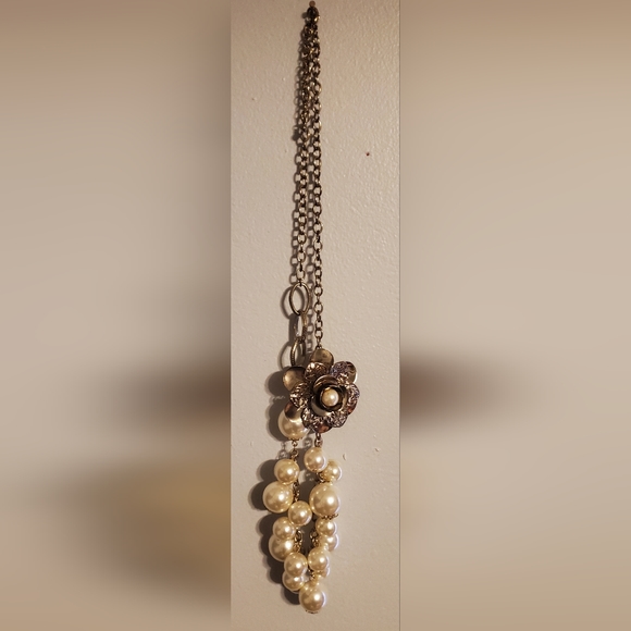 Pearl Flower Necklace - Picture 6 of 8